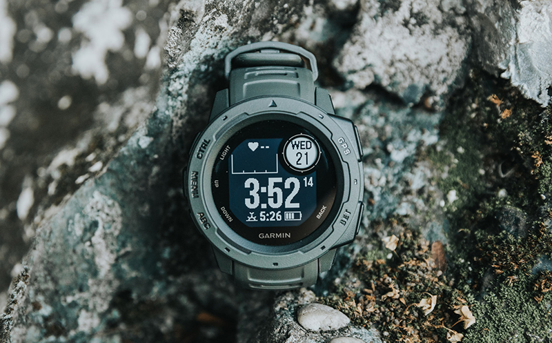 kiem-tra-dong-ho-thong-minh-garmin-chinh-hang
