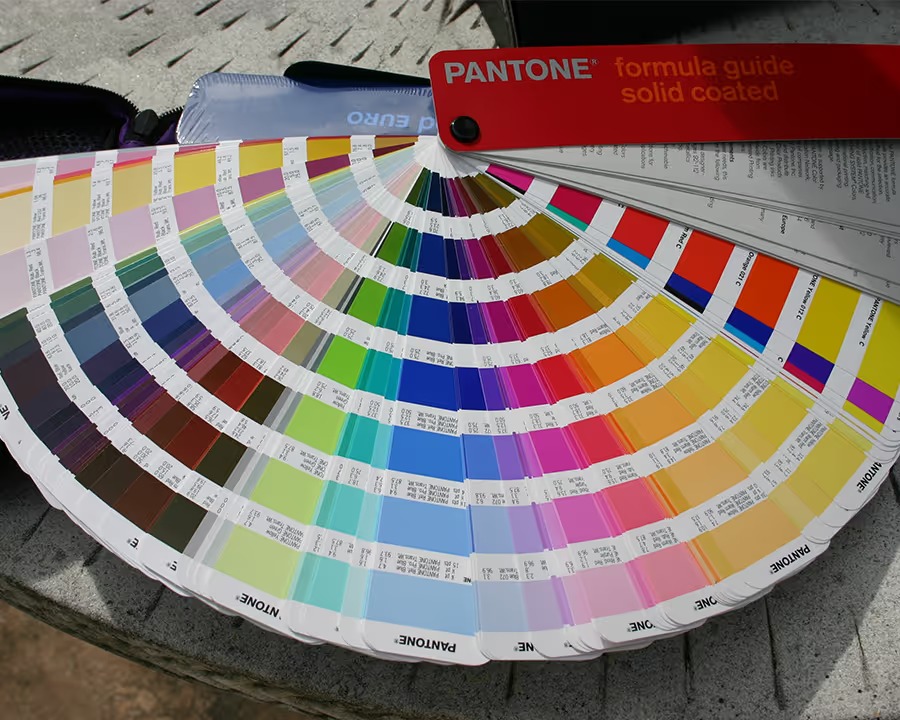 mau-pantone-trong-nganh-dong-ho